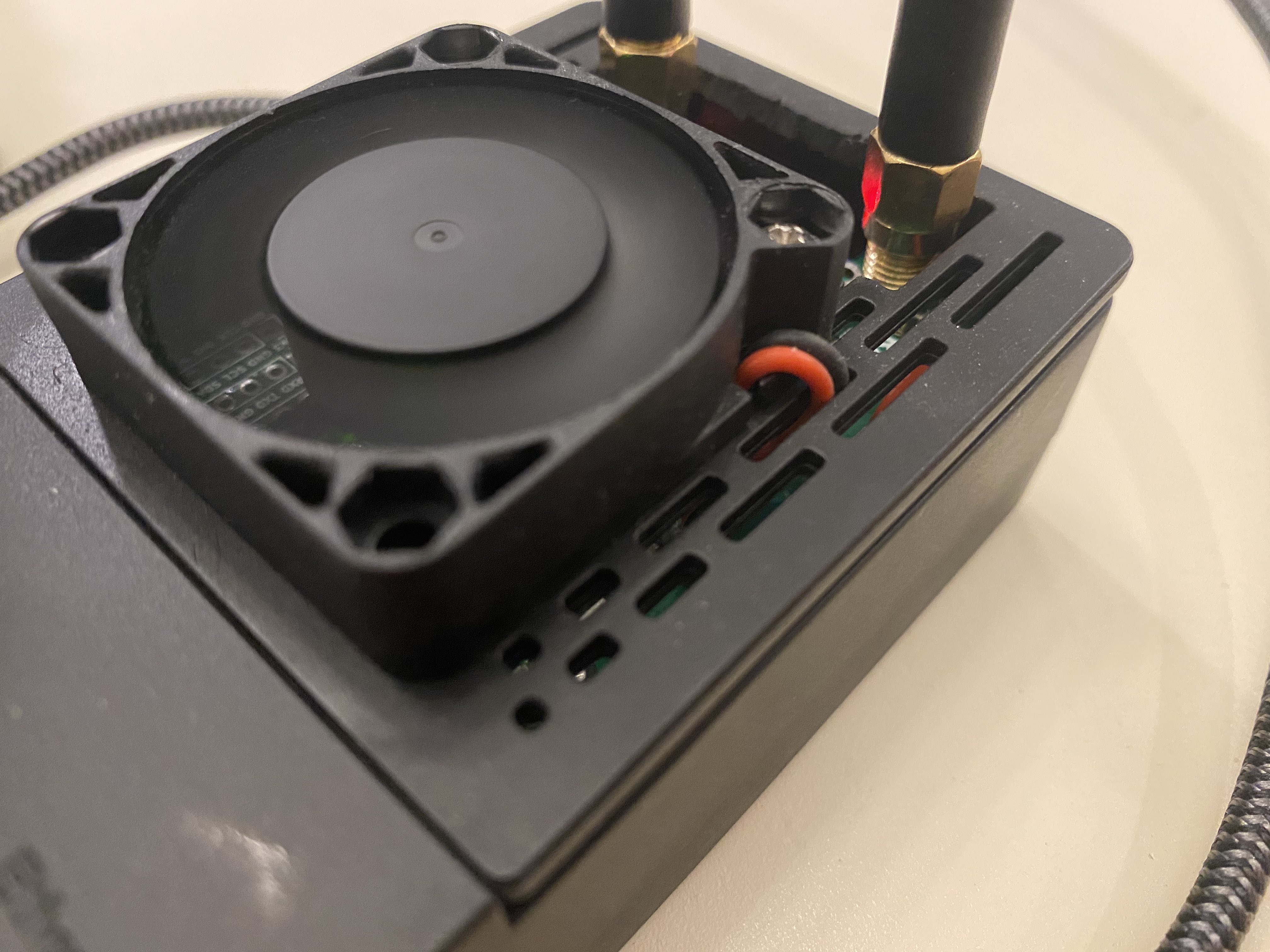 Hotspot fan cable route